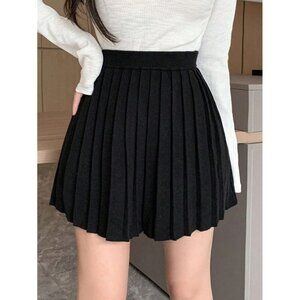 Black Pleated High-Waisted Mini skirt Preppy Minimalist Chic
